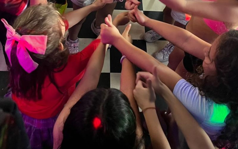 Festa escolar no ônibus: uma experiência única para os alunos
