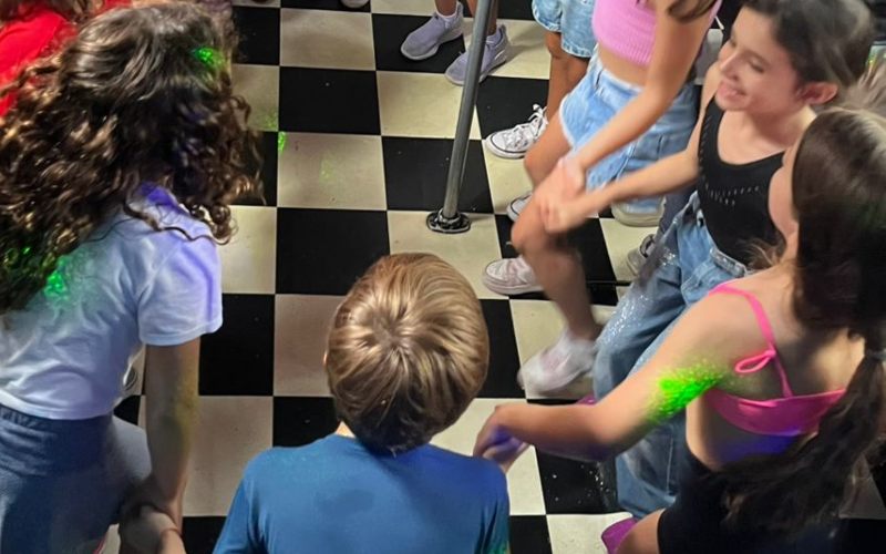 Festa escolar no ônibus: uma experiência única para os alunos