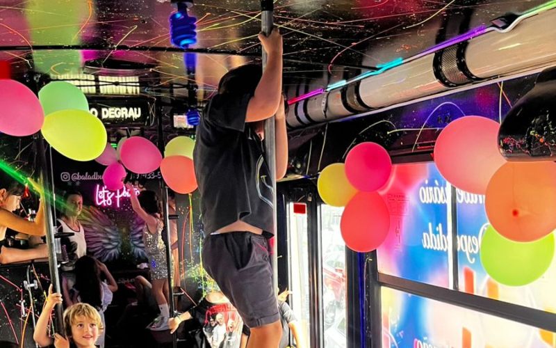Festa escolar no ônibus: uma experiência única para os alunos