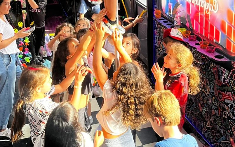 Festa escolar no ônibus: uma experiência única para os alunos