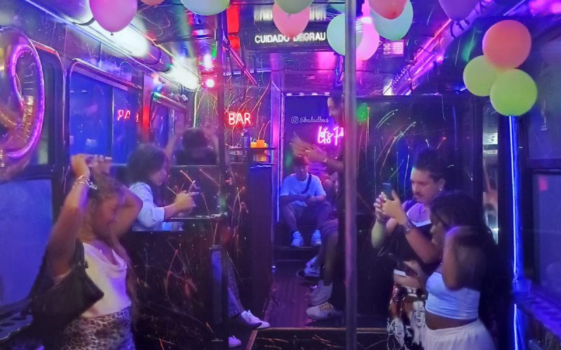 19 anos de Alegria em Movimento! Uma festa inesquecível no Balad Bus!